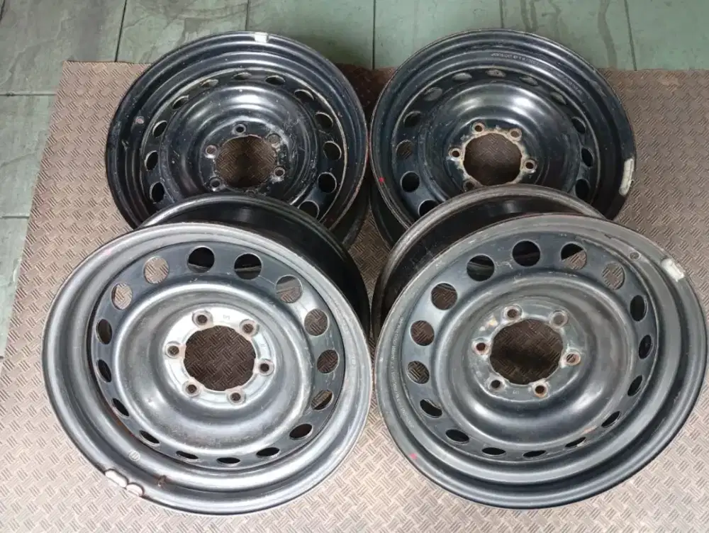 Velg kaleng Hilux r17 pcd 6x139 lbr 7,5 et 31