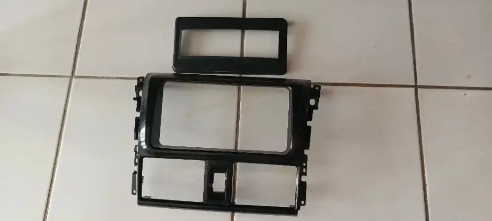 Frame radio tape head unit mobil Toyota Vios/Limo
