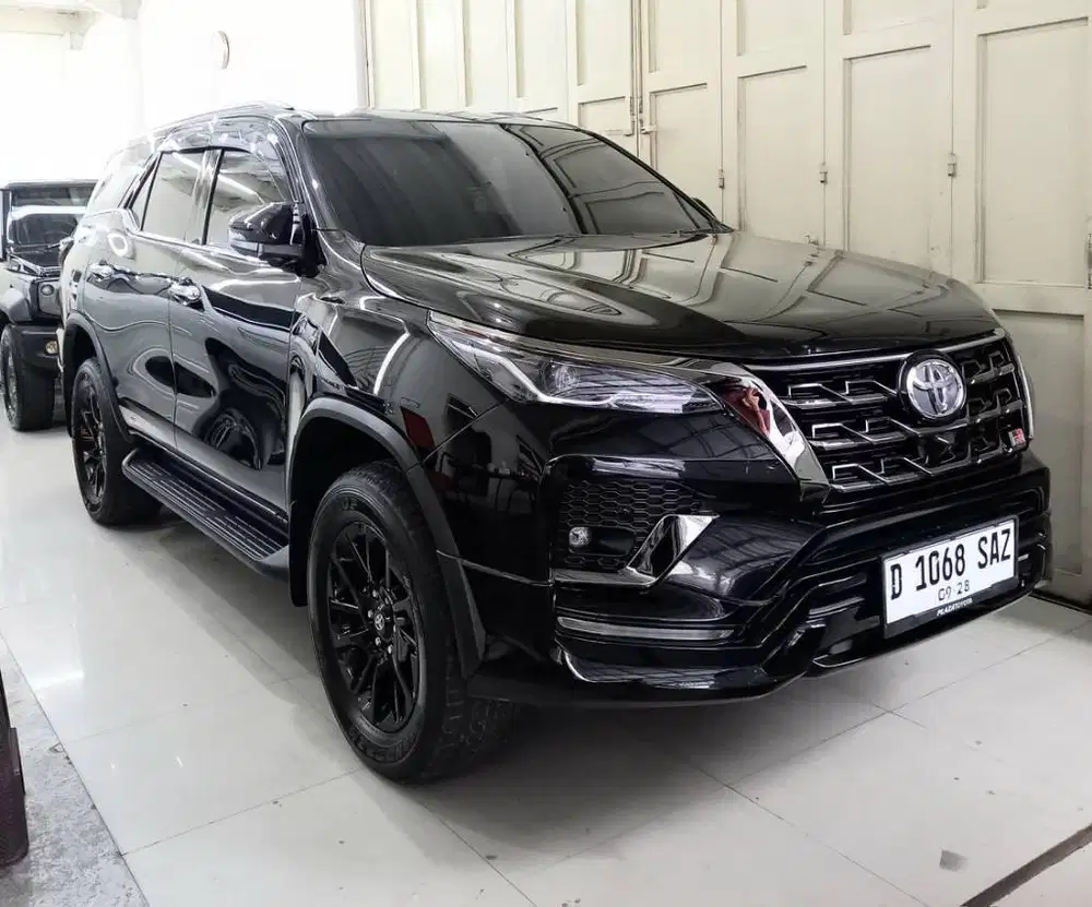 New FORTUNER GR SPORT VRZ 2.8 AT 2023 LowKM 36rb RECORD TOYOTA BANDUNG