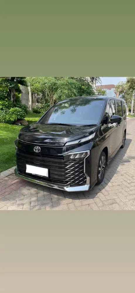 Toyota Voxy 2023 Bensin