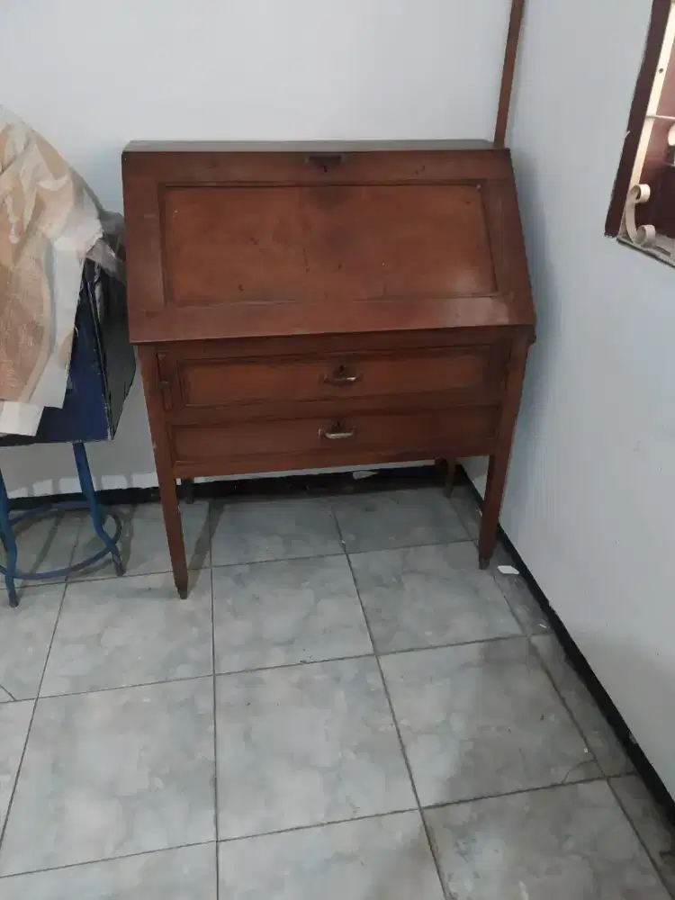 Meja belajar jati kuno