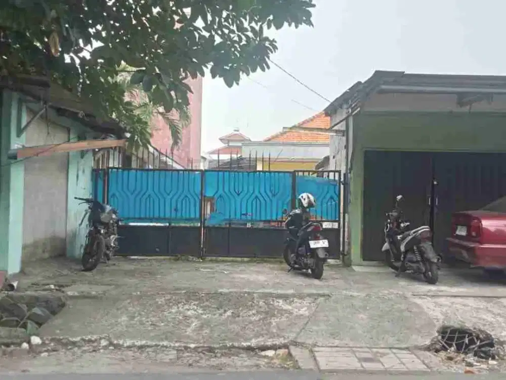 Tanah ada 4 ruko diatasnya pinggir jalan dilalui angkot rame dkt RS Pesanggrahan Jaksel