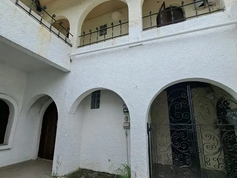 DIJUAL RUMAH HITUNG TANAH DI DAERAH KUNINGAN JAKARTA SELATAN