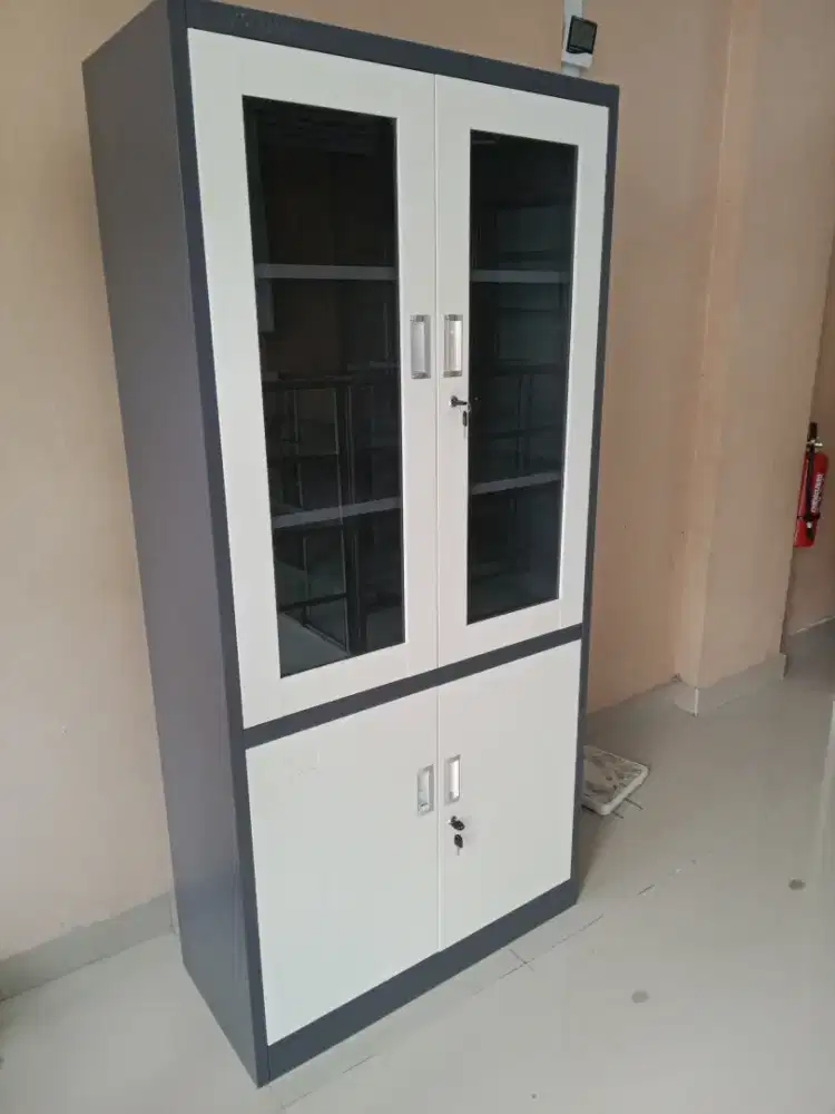 Lemari arsip . Lemari kabinet