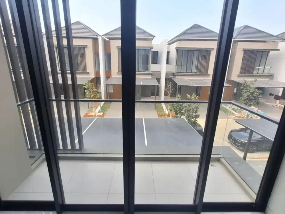 sewa rumah 2 lantai PIK 2 uk 8x15m kosongan