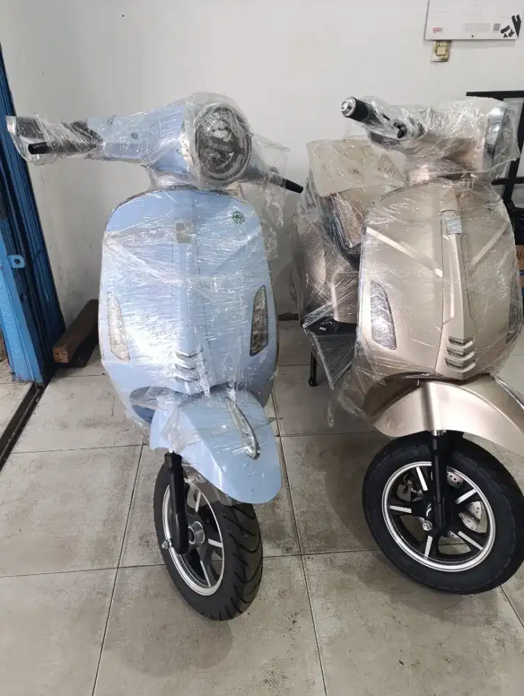 Sepeda Motor Vespa Listrik garansi resmi double disk brake