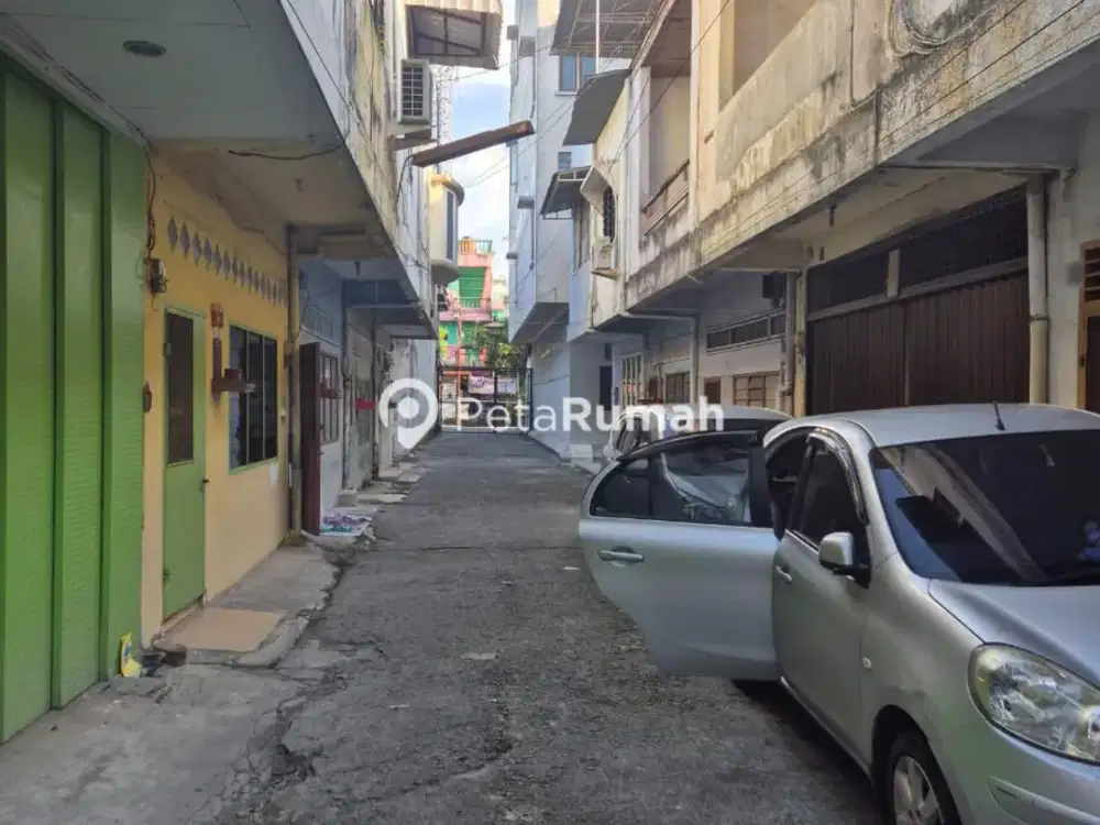 DISEWA RUMAH JALAN DEMAK I (RICKY YOE)