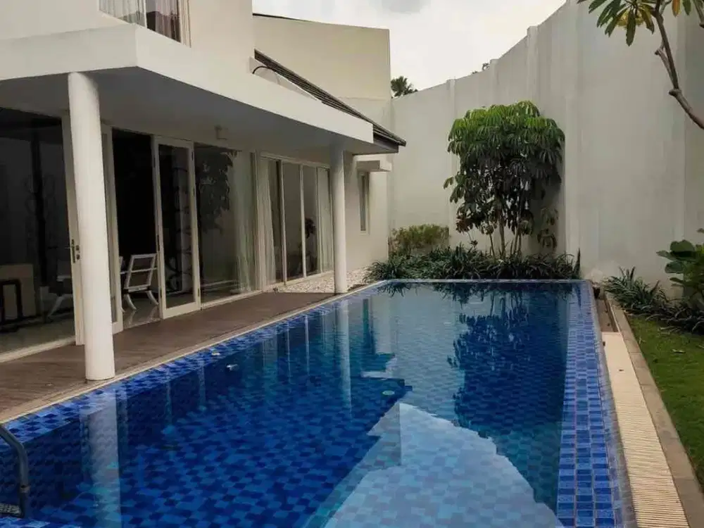Sewa Rumah Graha Famili Furnished Swimming Pool