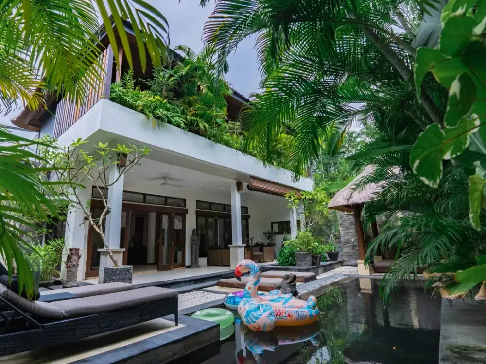 FOR SALE VILLA 2BR FURNISHED WALKING GO TO BEACH SEMINYAK