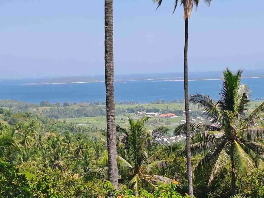 tanah dengan pemandangan laut dan sunset di pemenang dekat pelabuhan bangsal