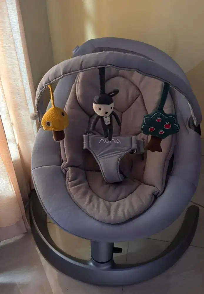 Nuna Leaf Grow Bouncer with Toy Bar