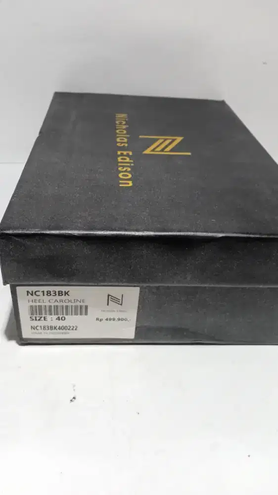 Heels Pesta Nickolas Edison