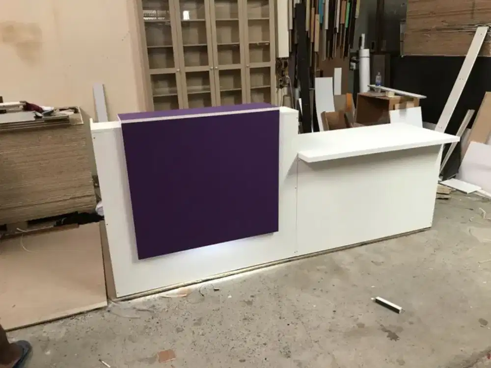 Meja bar ,meja receptionis,meja kasir