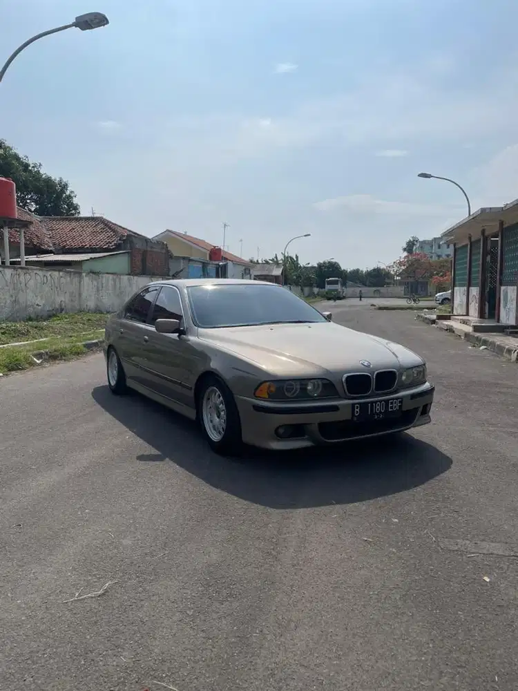 JUAL CEPAT BMW E39 520i Sudah Bumper M5