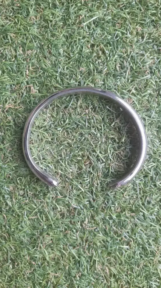 Gelang Besi Mengkilat
