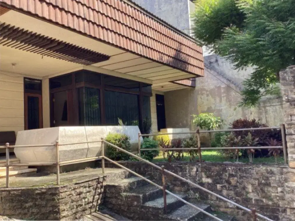 Dijual Rumah Retro Modern Terawat Tubagus Ismail Furnished