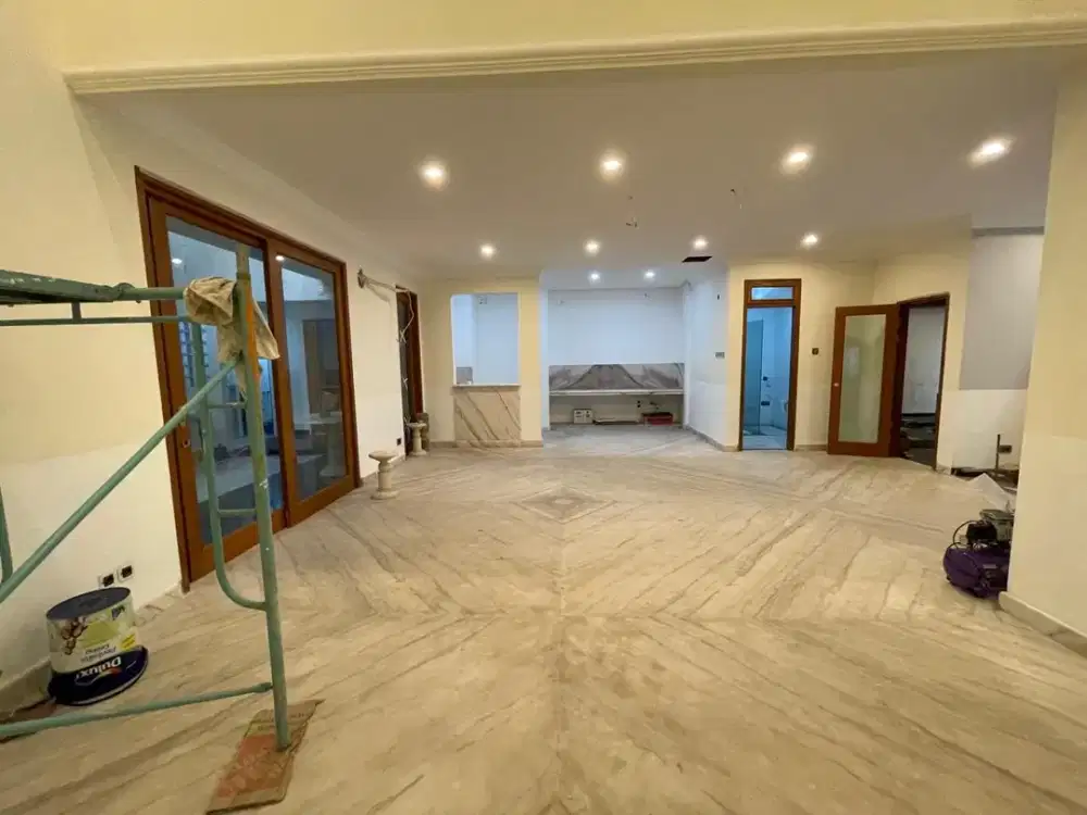 Rumah mewah 2 lantai di jl utama Citraland Surabaya