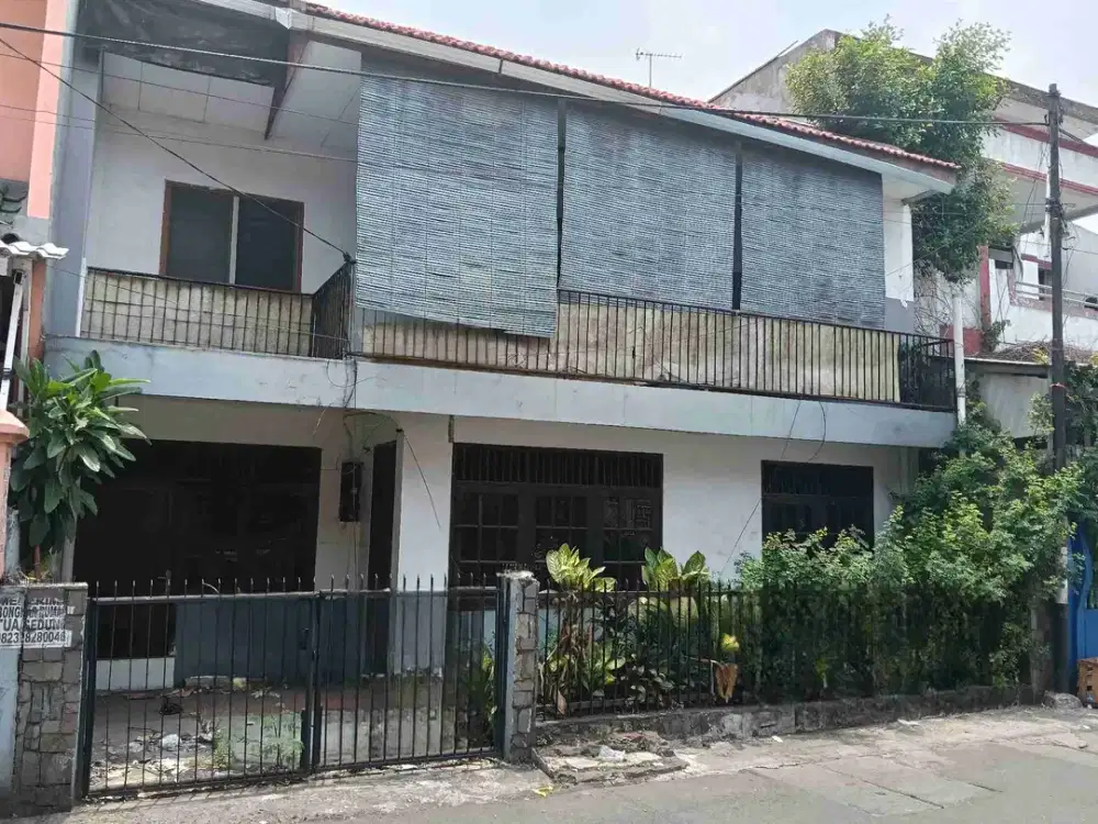 Rumah standar 2 lantai cocok untuk kost dijual Tomang Grogol Jakarta Barat