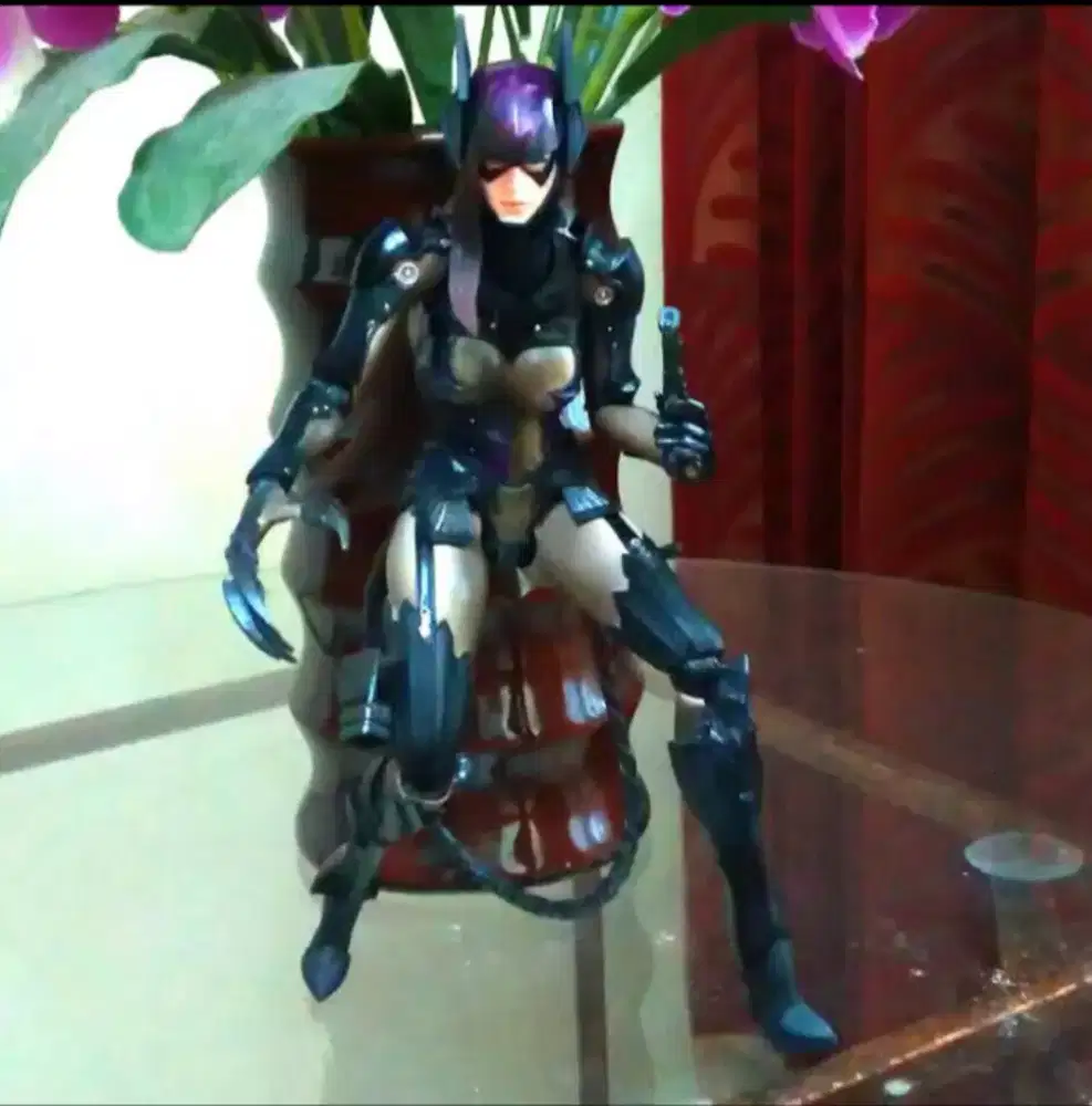 Play Arts Kai - CATWOMAN VARIANT (ORIGINAL SQUARE ENIX)