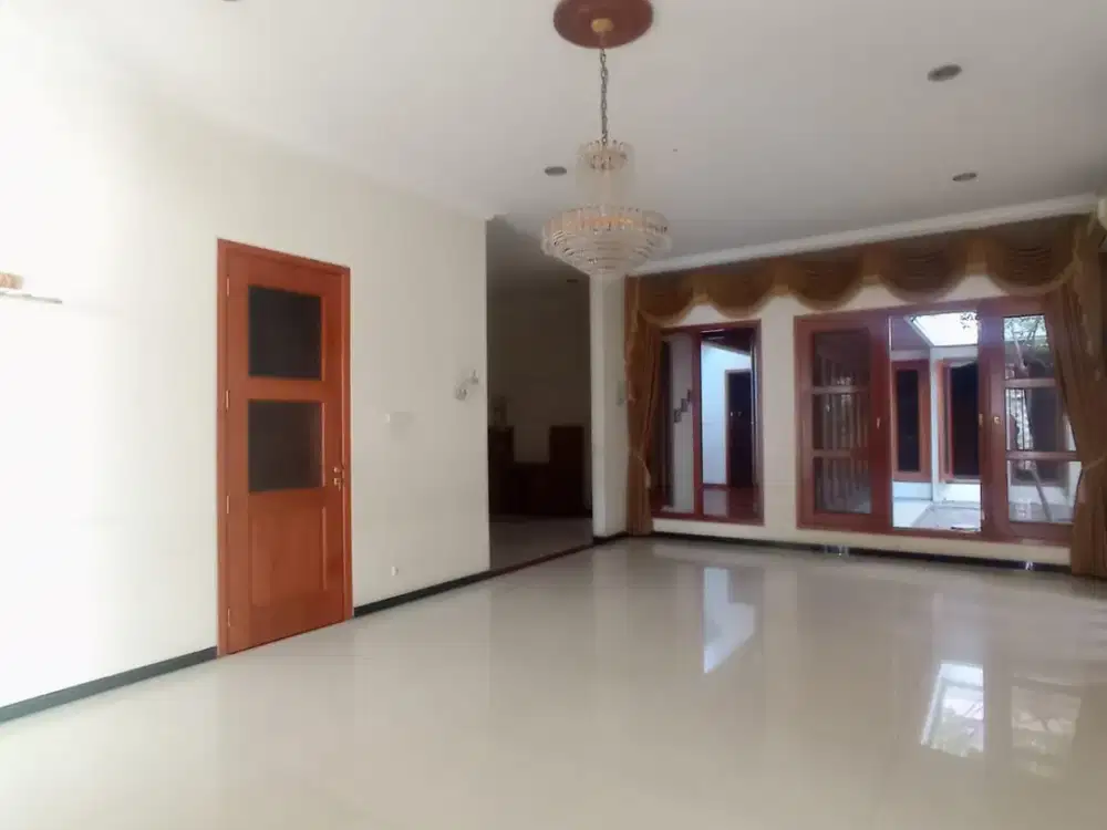DiJual Rumah Estetik Jl Kapuas,Selangkah ke Dipenegoro n Darmo