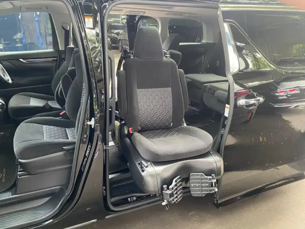 Loe KM 36 rb | Toyota Alphard wheelchair 2017 ( Welcab )