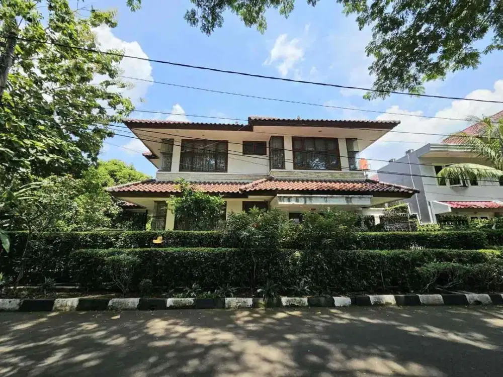 Rumah Cantik hook dalam Komplek elit di jalan utama Lokasi Strategis Lebak Bulus dekat Ke MRT