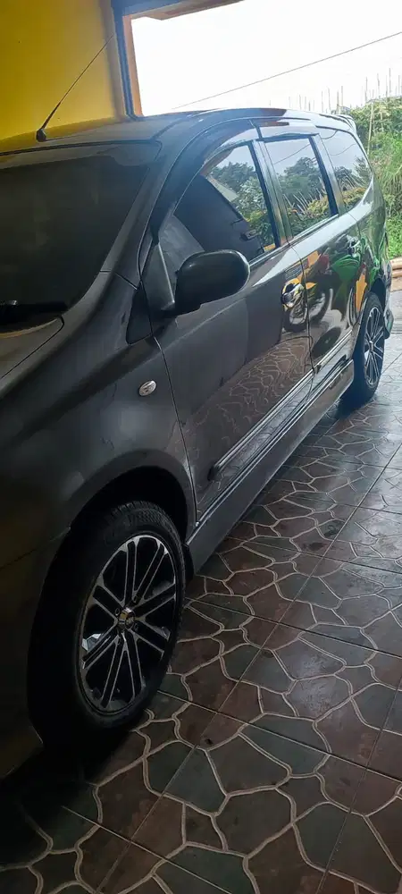 Nissan Grand livina 2011 Bensin