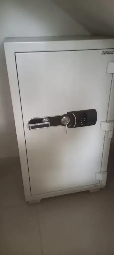 Lemari Besi/Brankas Merk Krisbow