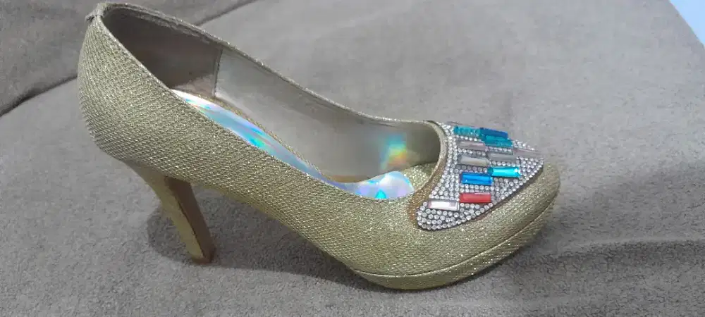 Sepatu haihil ,(sepatu hak tinggi)merk,Saint Louis