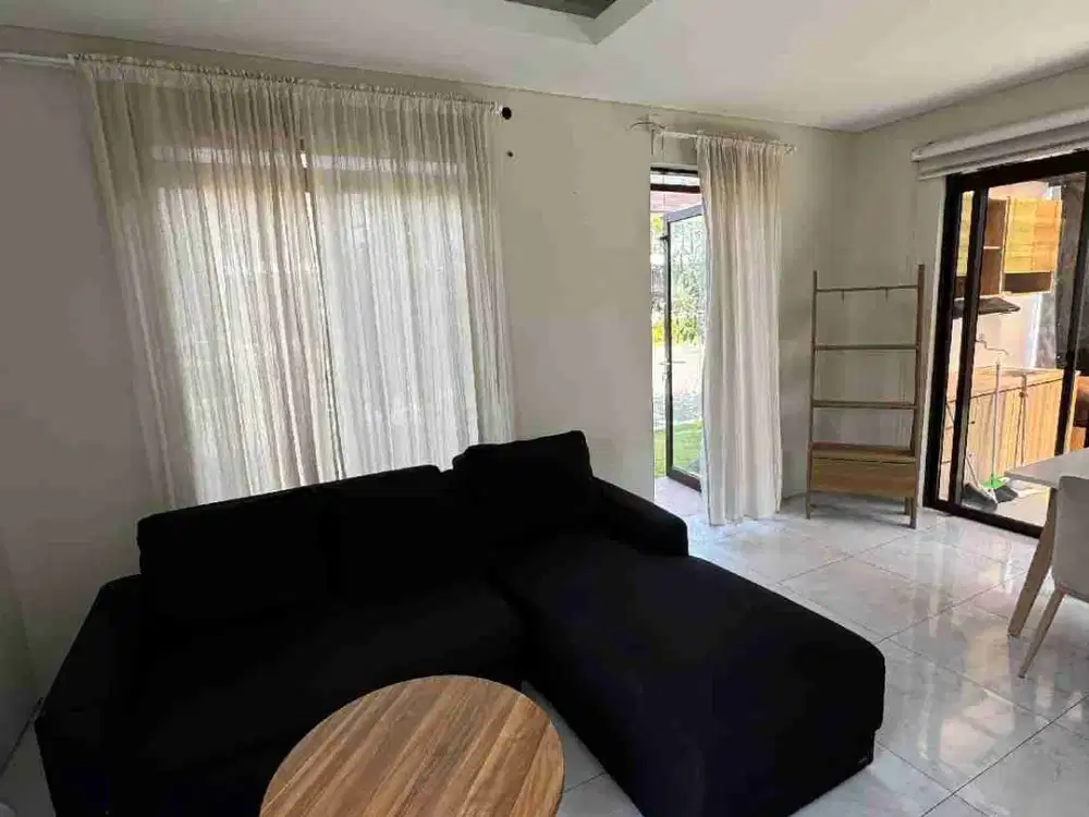 Disewakan Rumah Hook 2 Lantai di Kota Baru Parahyangan