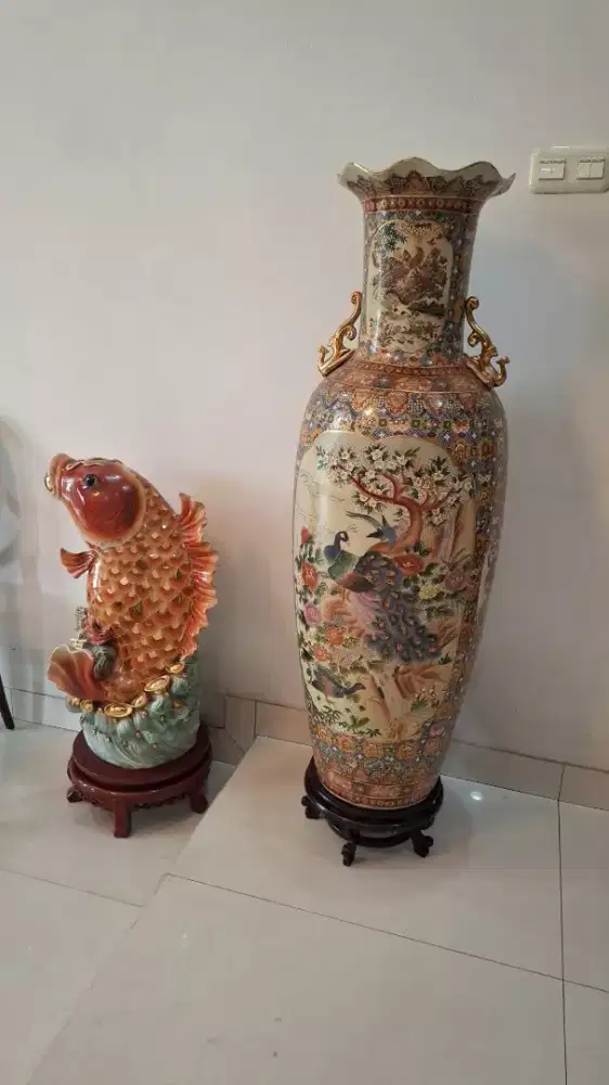 PALACE VASE HAND PAINTED SATSUMA PORCELAIN VASE WITH CHINESE TUNG CHI