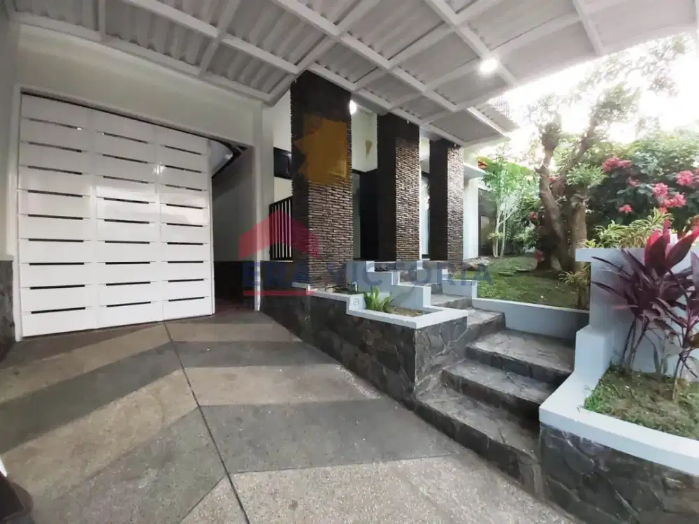 Rumah Bergaya Minimalis Full Furnished  di Perumahan Elite Ijen Nirwana kota Malang