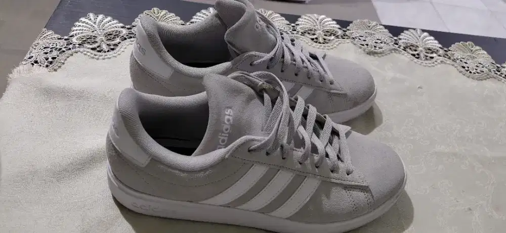 Sepatu Adidas Tennis