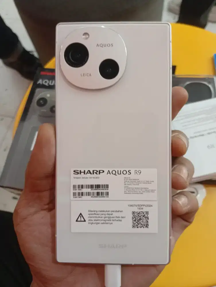 Sharp Aquos R9 12/256 White