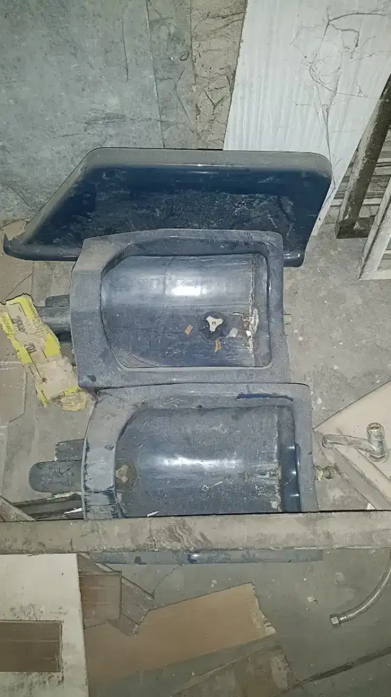 Urinal urinoir bekas tapi masih bagus
