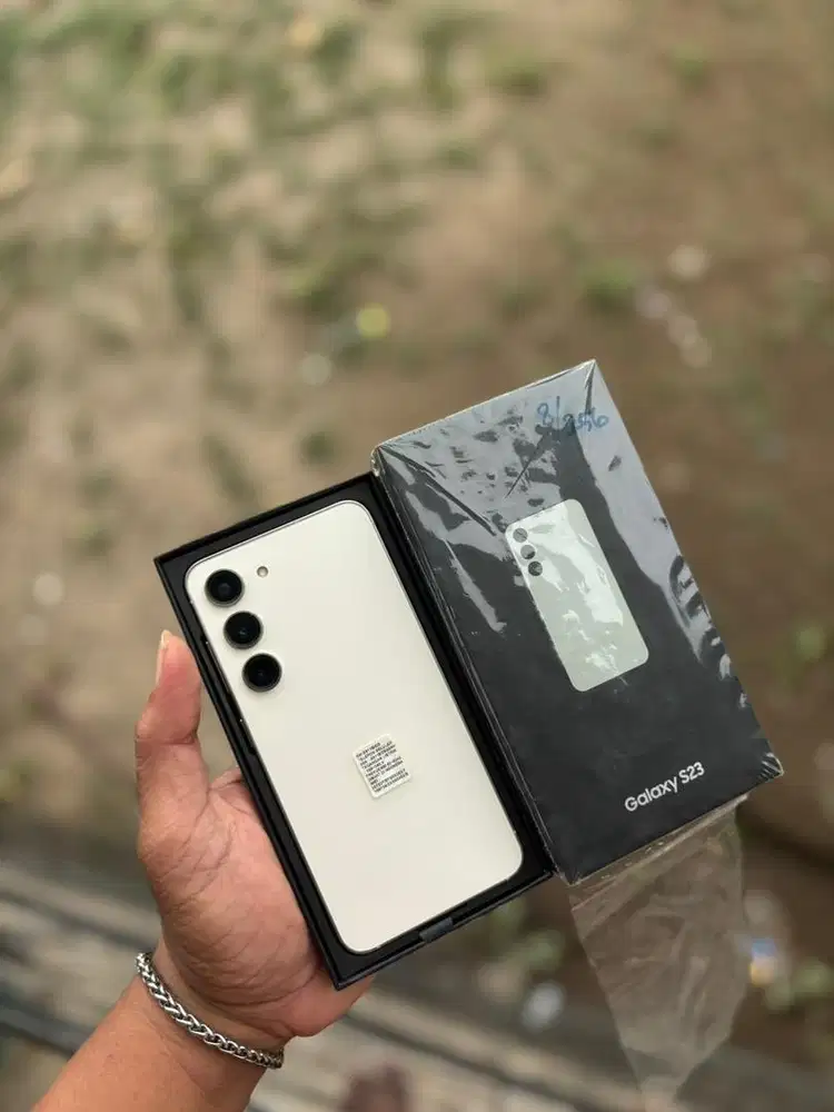 Samsung Galaxy S23 256GB Sein mulus