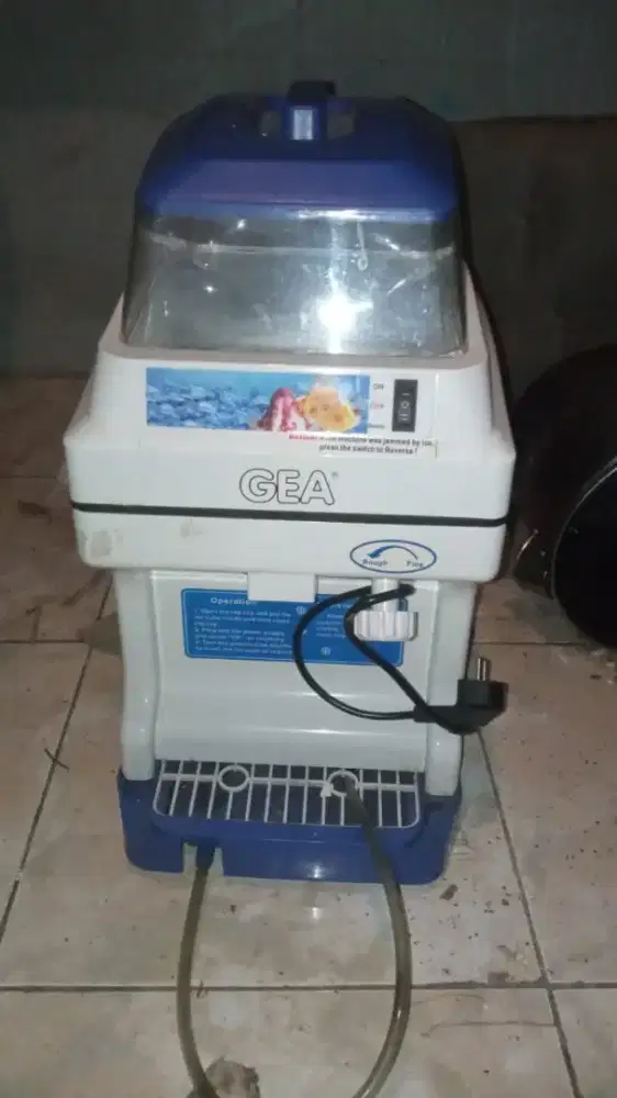 Mesin serut es batu merk GEA