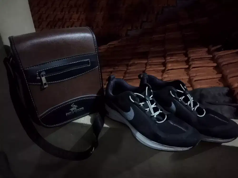 Jual tas selempang polo & sepatu nike ukuran 40.