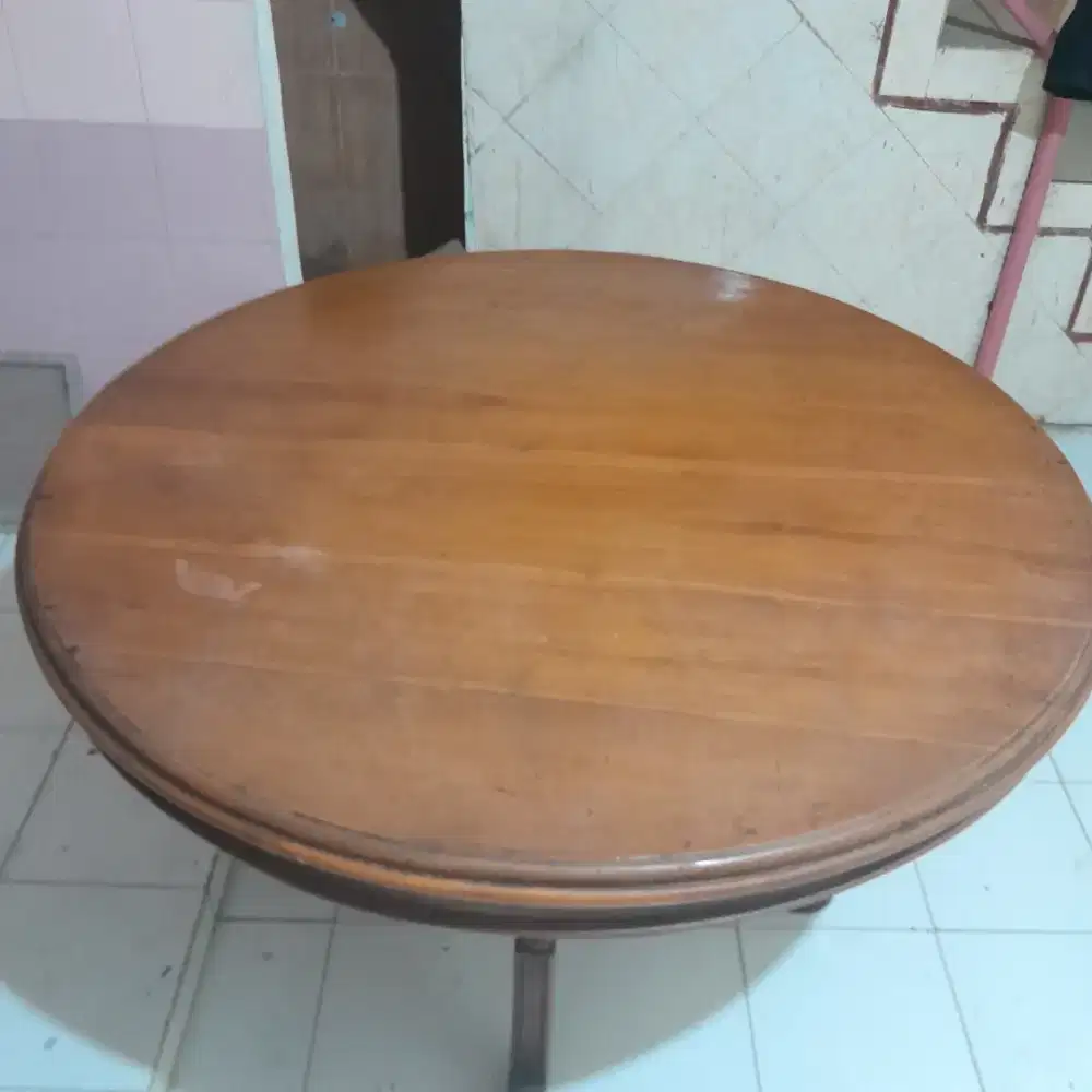 MEJA MAKAN BUNDAR