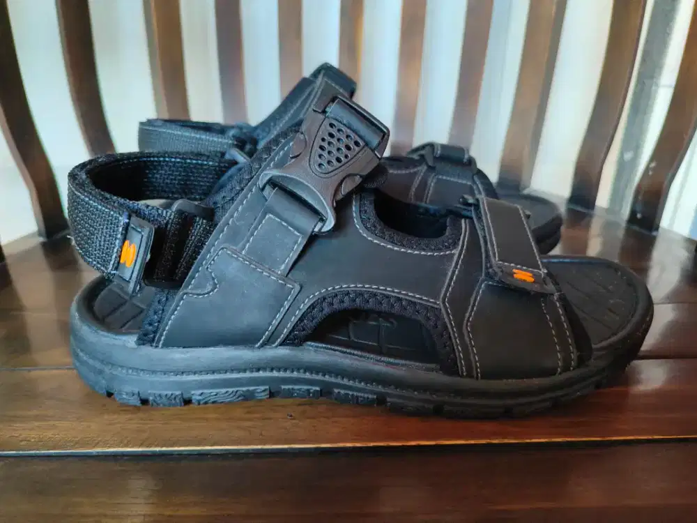 Sandal Gunung Size 42