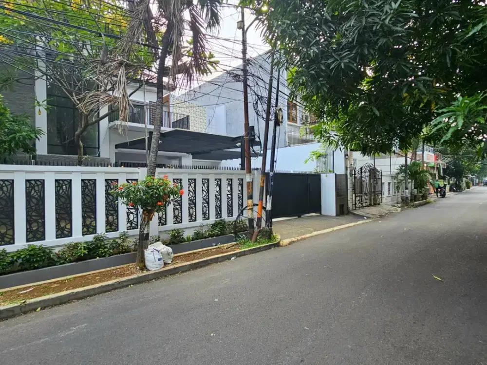 Bersih, Terawat & Nyaman. Rumah Cilandak Barat Dijual. Dekat Antasari