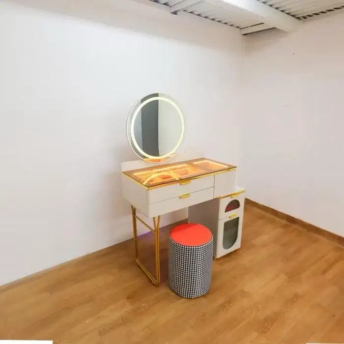 Dijual Meja Rias kondisi mulus