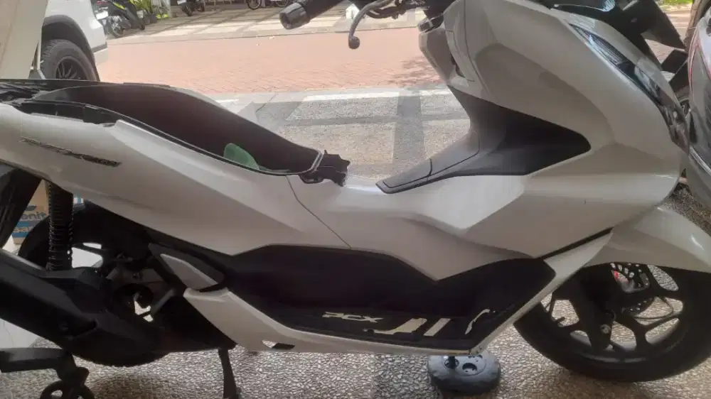 HONDA PCX 2024 PUTIH