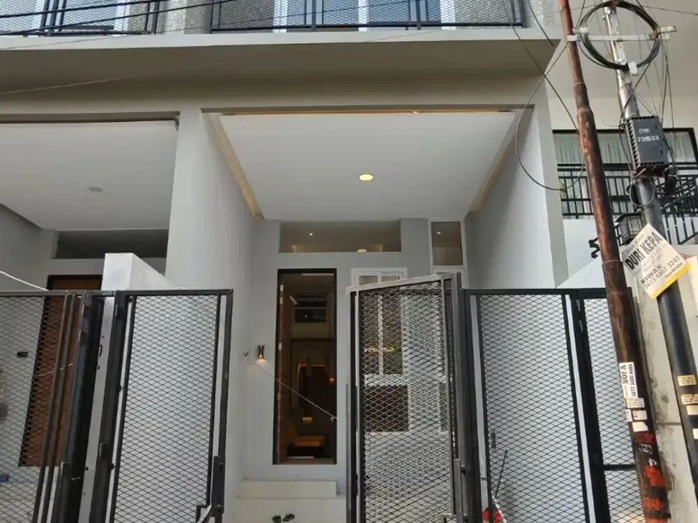 Rumah Baru Semi Furnished 2,5 Lantai di Duri Kepa Kebon Jeruk
