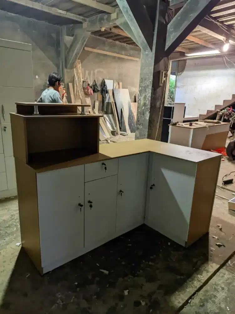 Meja usaha Lea Furniture