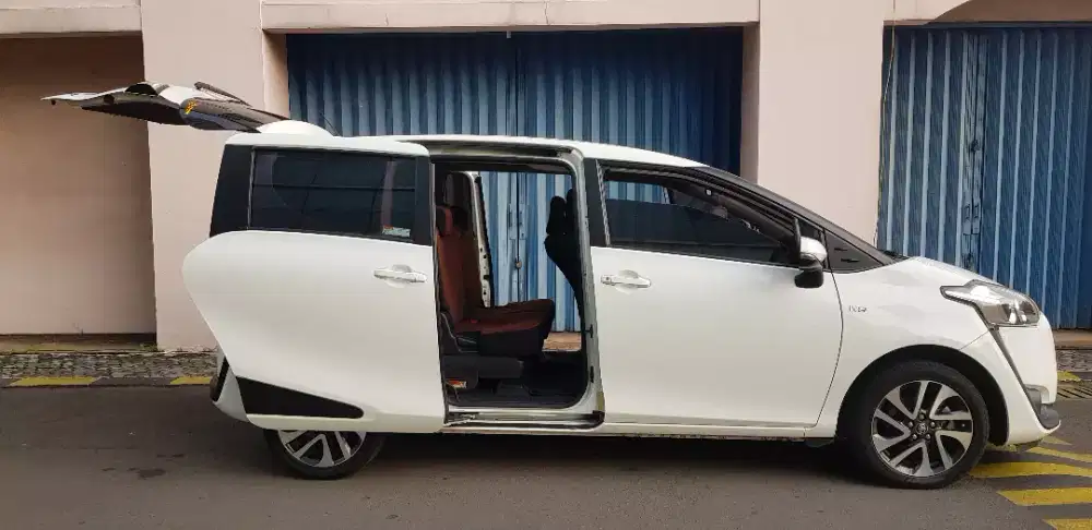 toyota sienta v matic