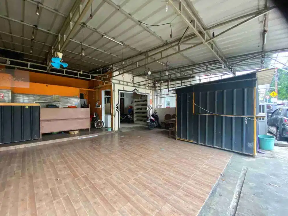Dijual Rumah bekas Cafe,pinggir jalan raya,SHM ,LT 256m2 , LB 250m2, Dapur luas, garasi 4 mobil