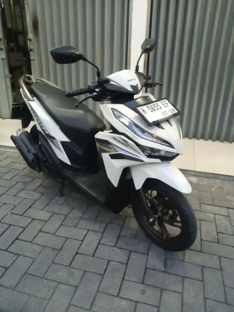 Vario 125 CBS ISS keyless 2023 putih