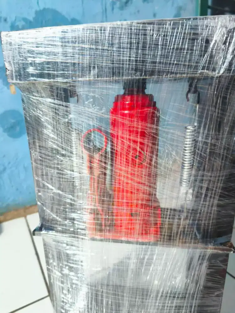 dongkrak mobil barangkali ada yang minat