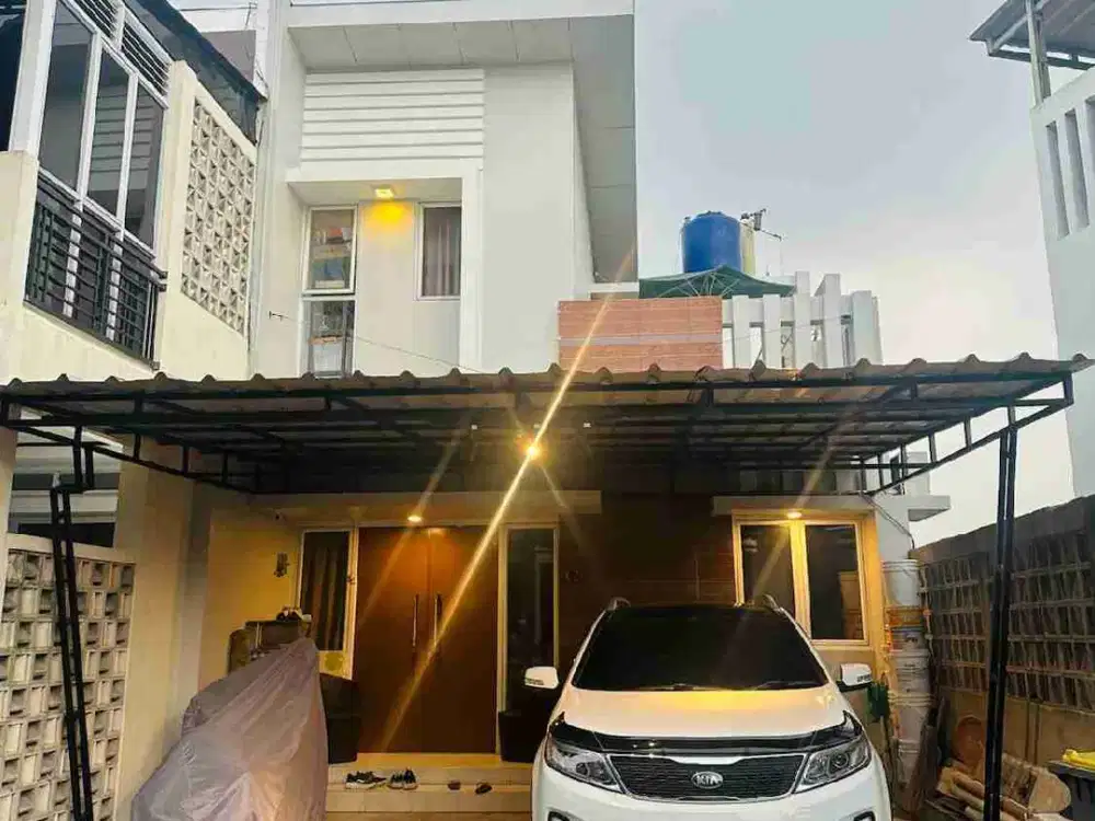 Dijual rumah mewah 3 lantai BU Mega Cinere
Rumah modern dengan desain minimalis Cinere hill town house